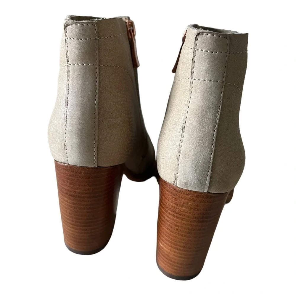 Hush Puppies Axelle Dewey Beige leather Ankle Booties Size 6.5M